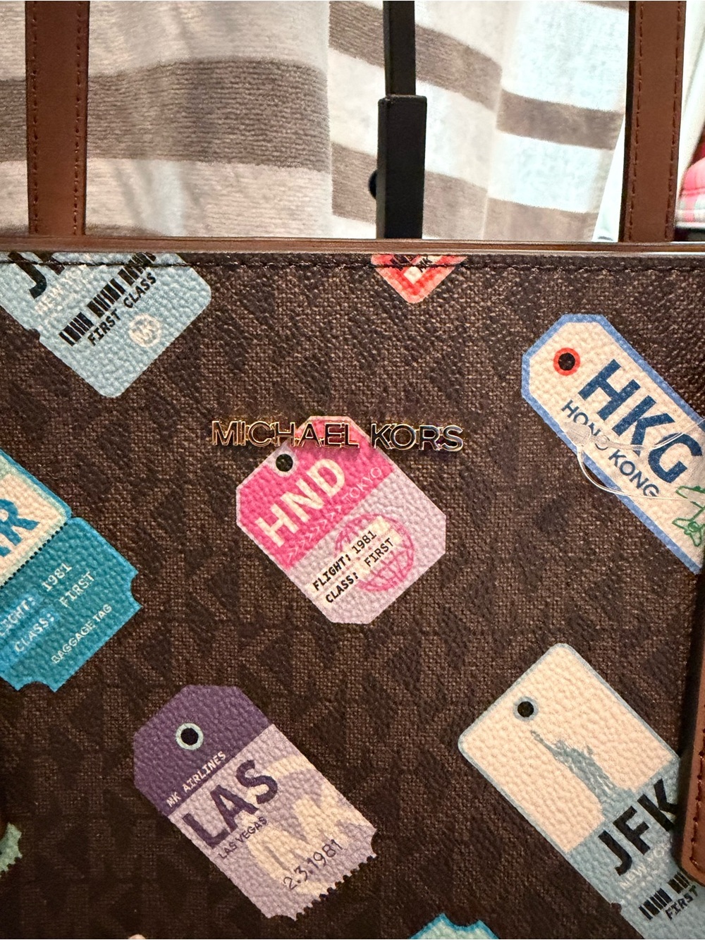 NWT Michael Kors Voyager Signature Logo Tote - Picture 2 of 7